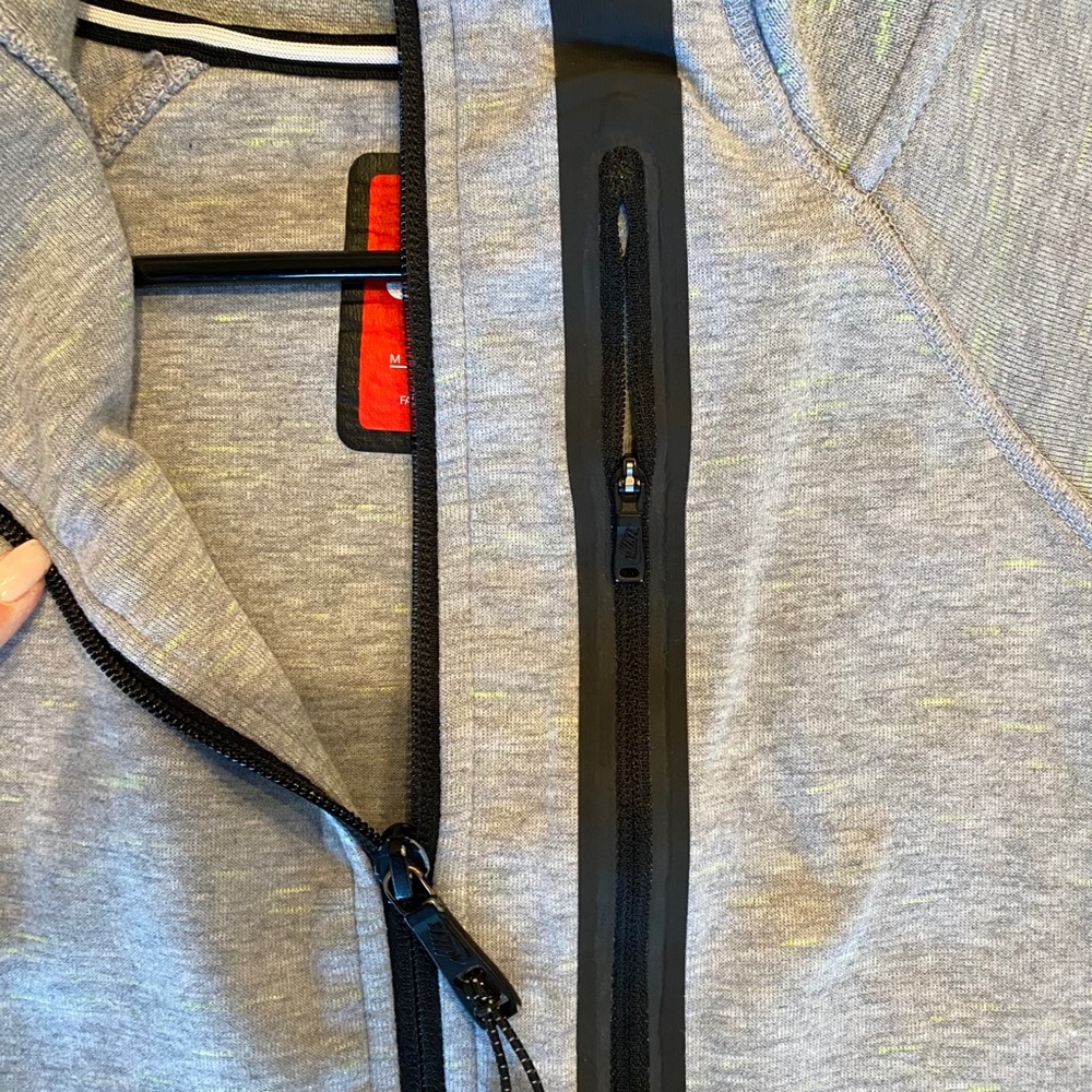Nike tech jacket - Picture 2 of 3